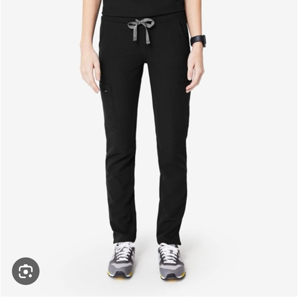 FIGS Yola Skinny Scrub Pants Size small, petite length